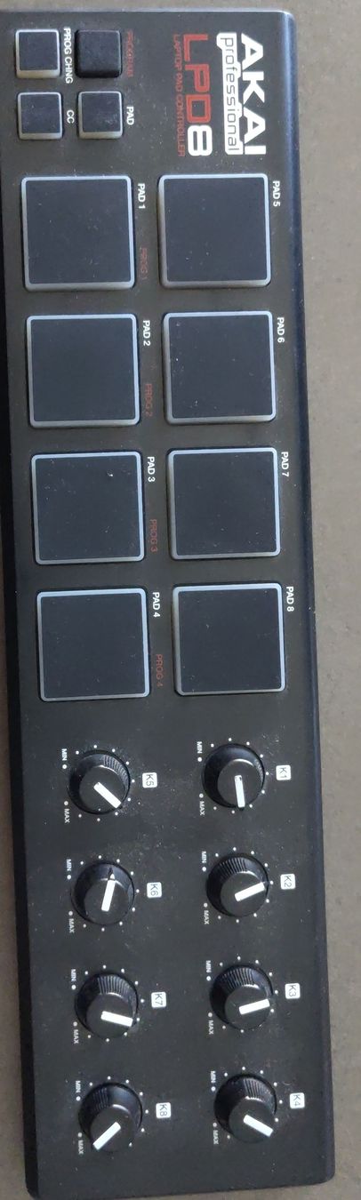 Akai Strumenti musicali: AKAI LPD8 Pad Controller mit 8 Pads – Usato da Winterthur venduto da daveinde