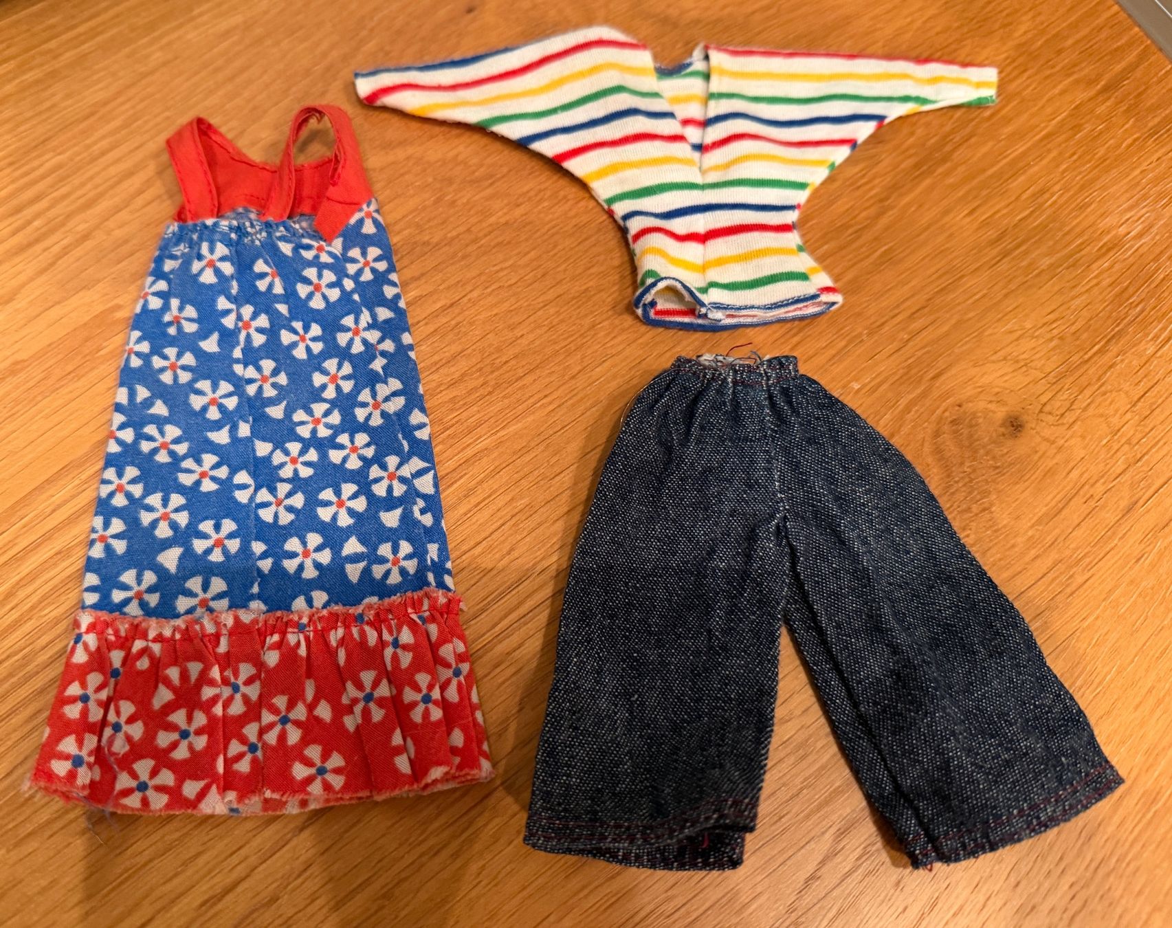 Bambole: 5 Outfits Barbie 70/80ger – Usato da Embrach venduto da Lieblingszeugs 3