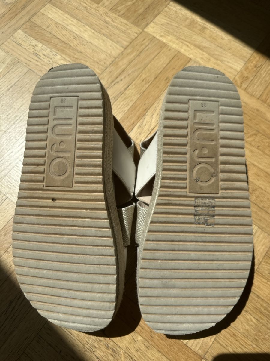 Damenschuhe: Liu Jo Plateausandelette weiss – Gebraucht aus Riedikon von Torino99 2