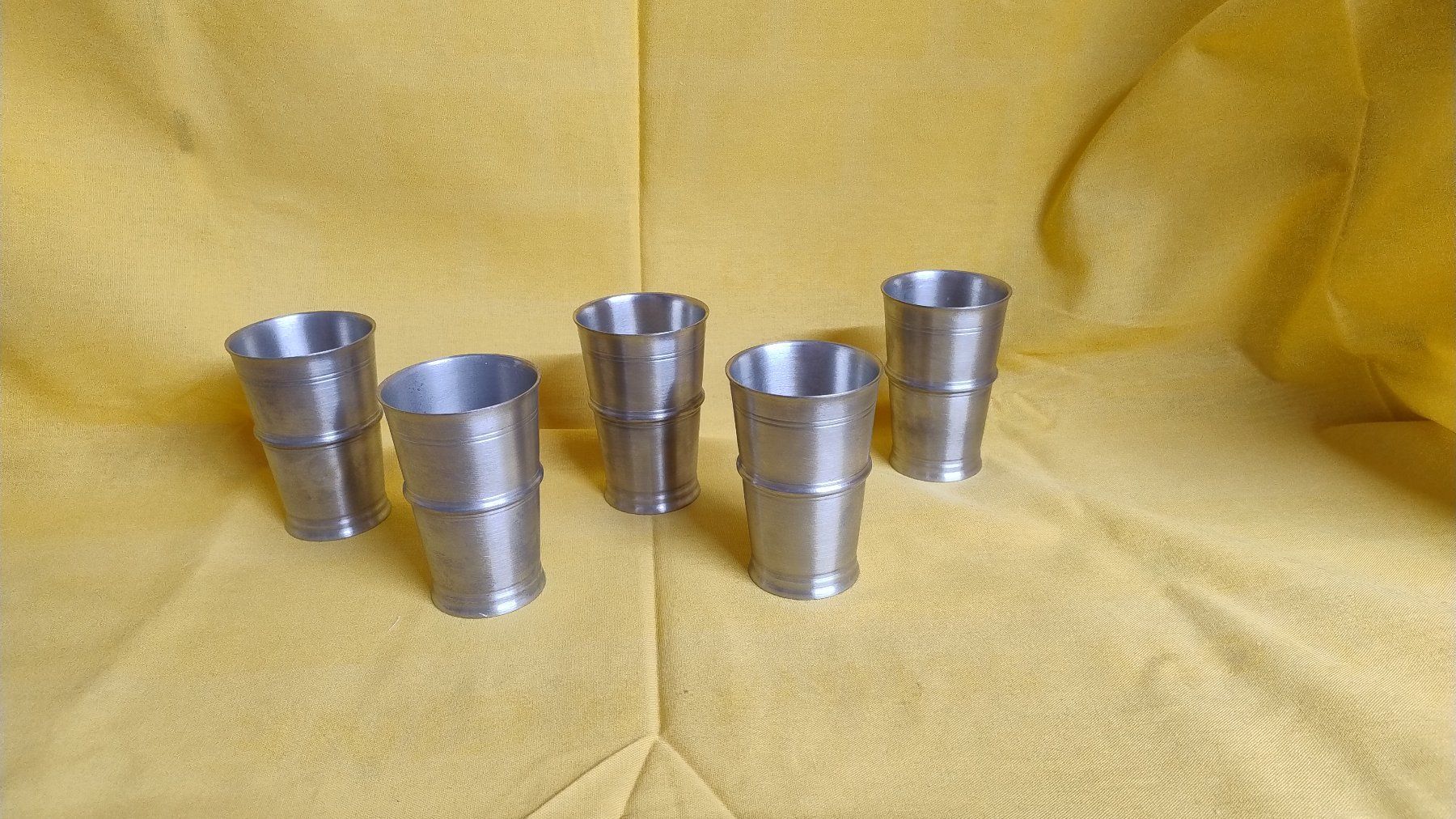 Set di piatti: 5 Feinzinnbecher – Usato da Felben-Wellhausen venduto da Wisi35