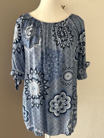 Blusenshirt jeansblau mit Muster  von Today Gr. M