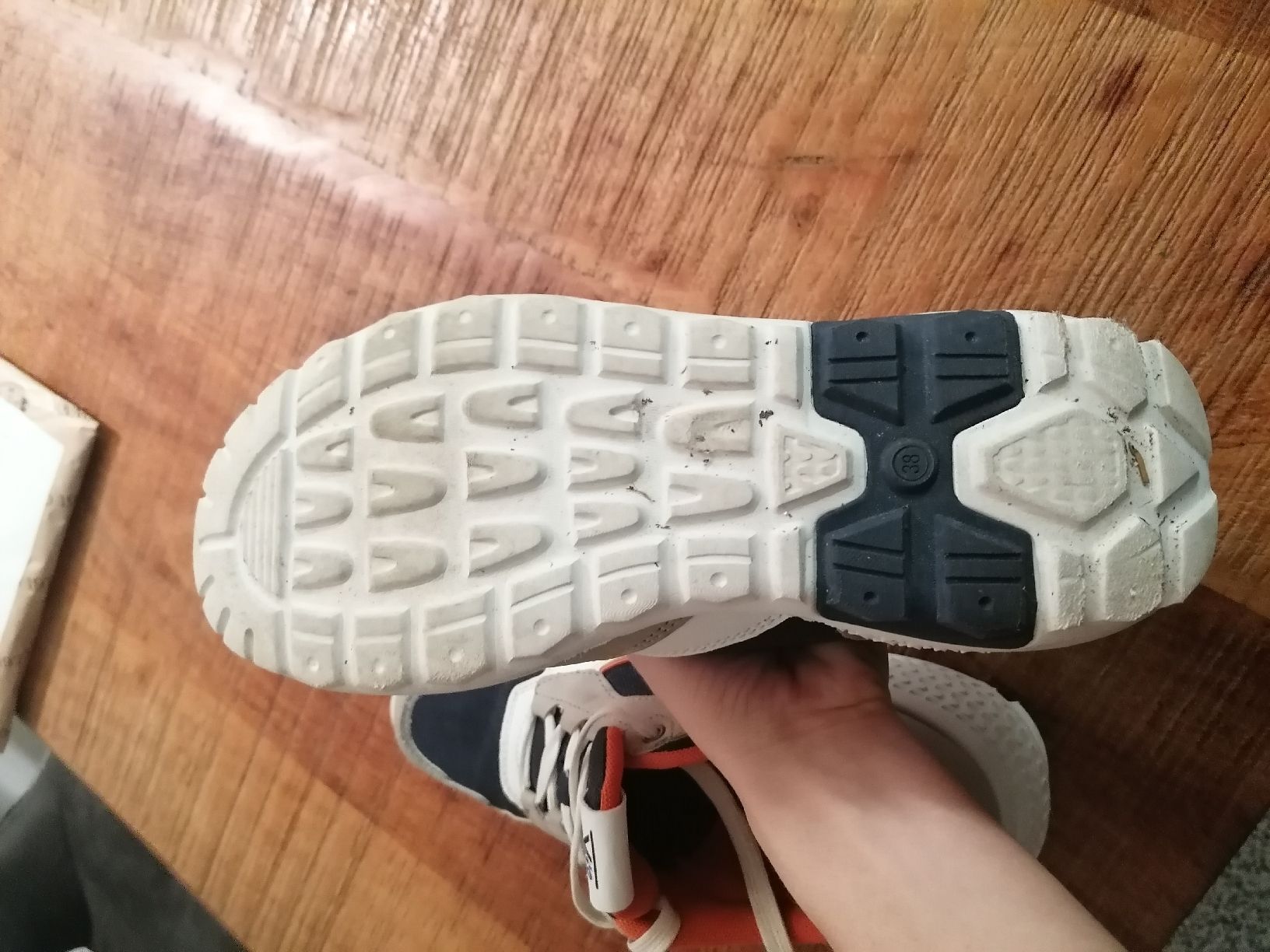 Scarpe per ragazzi: Turnschuh kids gr. 38 – Usato da Sempach venduto da .1SecondBrands. 2