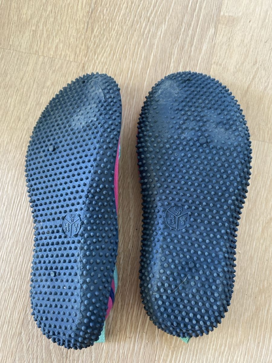 Scarpe per ragazzi: Badeschuhe Gr. 27 – Usato da Hergiswil NW venduto da mar_js5v 1
