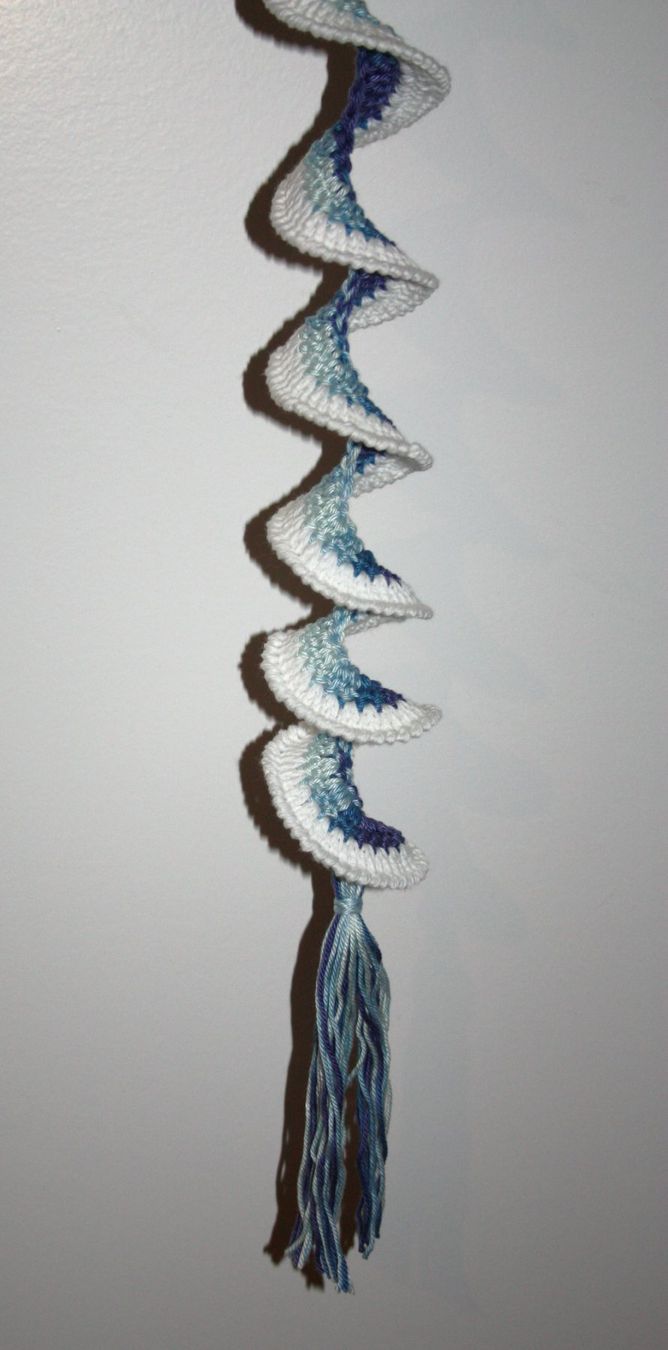 Altro in Decorazioni & Accessori: Windspiel Windspinner Swirles weiss-blau – Nuovo (secondo la descrizione) da Flüelen venduto da Alt-und-Neu 1