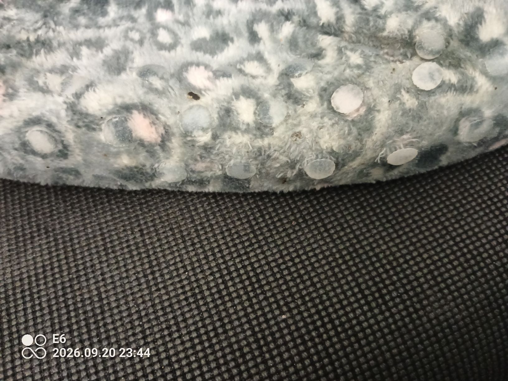 Scarpe da donna: Warme Hausschuhe mit rutschfester Sohle – Usato da Zürich venduto da Mitzi6 2