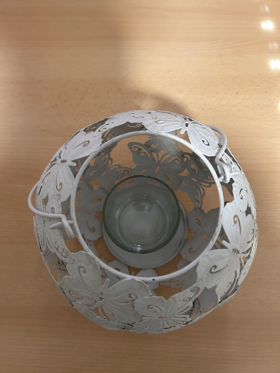 Laternen: Laterne mit Blumenmotiv weiss Kugelform – Gebraucht aus Hergiswil LU von Elocin1991 1