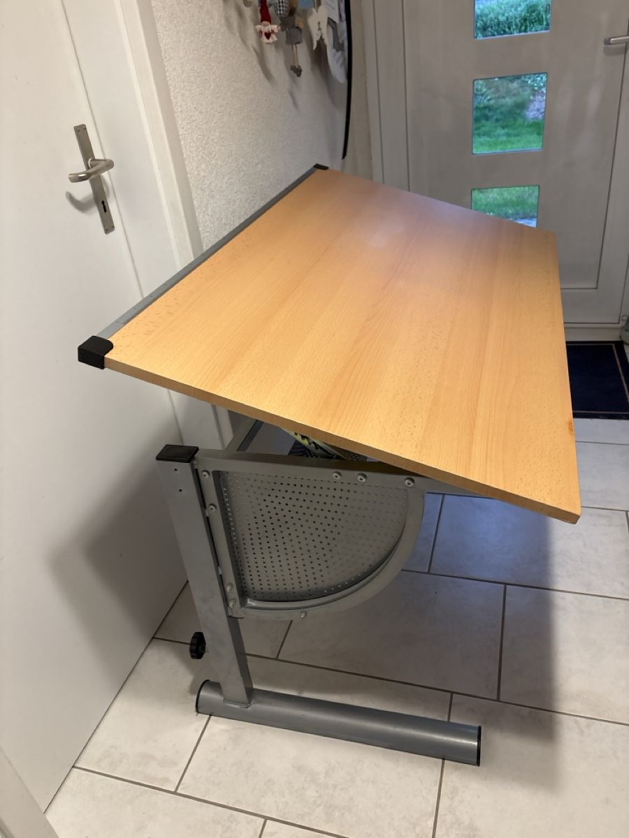 Scrivanie: Kids writing table – Usato da Seon venduto da Traceym 1