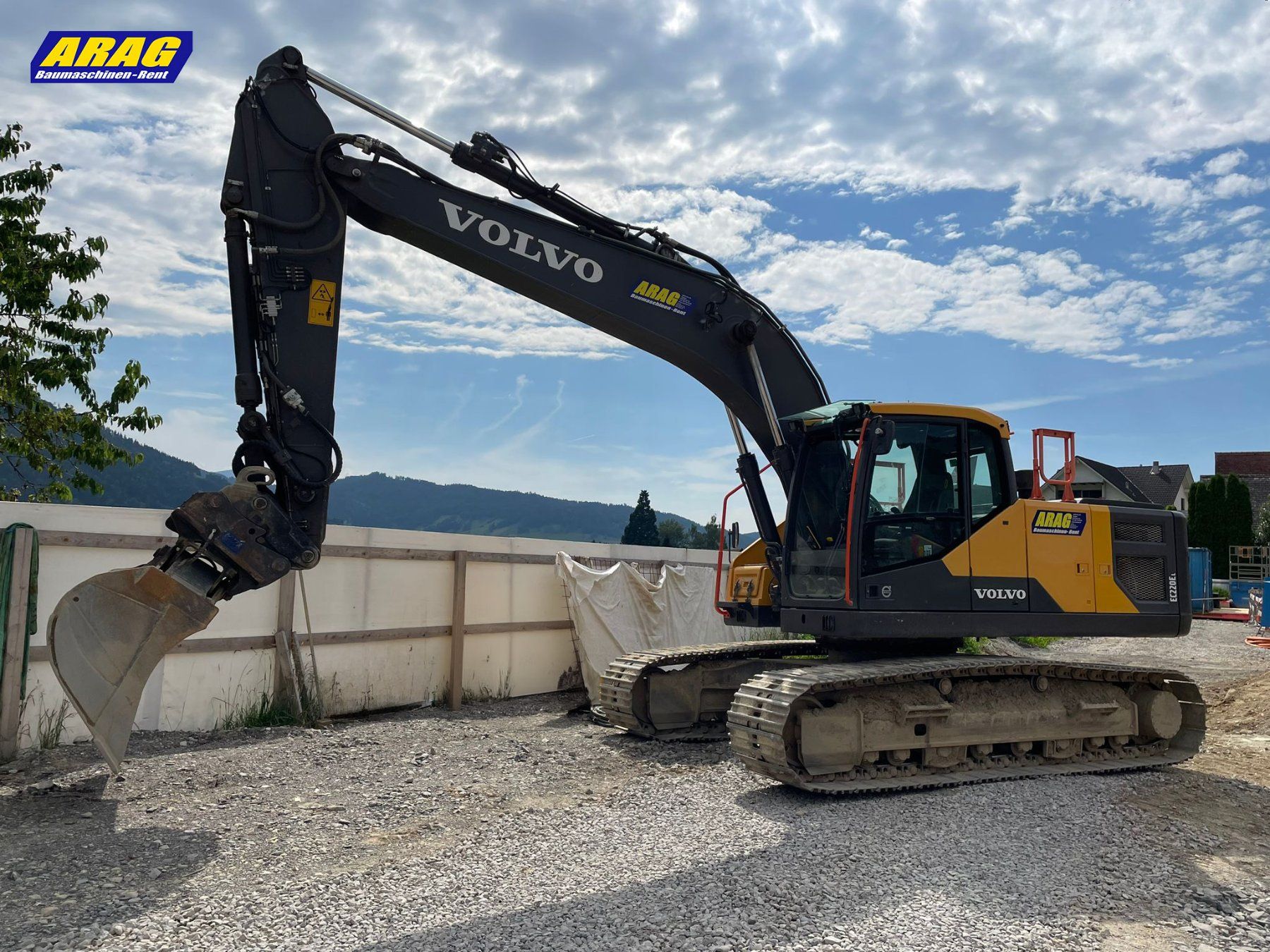 Volvo Escavatori: Volvo EC220EL Raupenbagger – Usato da Hasle LU venduto da Arag08