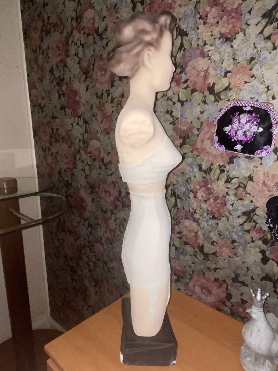 Autres décorations & accessoires: Antike Werbebüste aus Gips – D'occasion à Düdingen par Reconflo 3