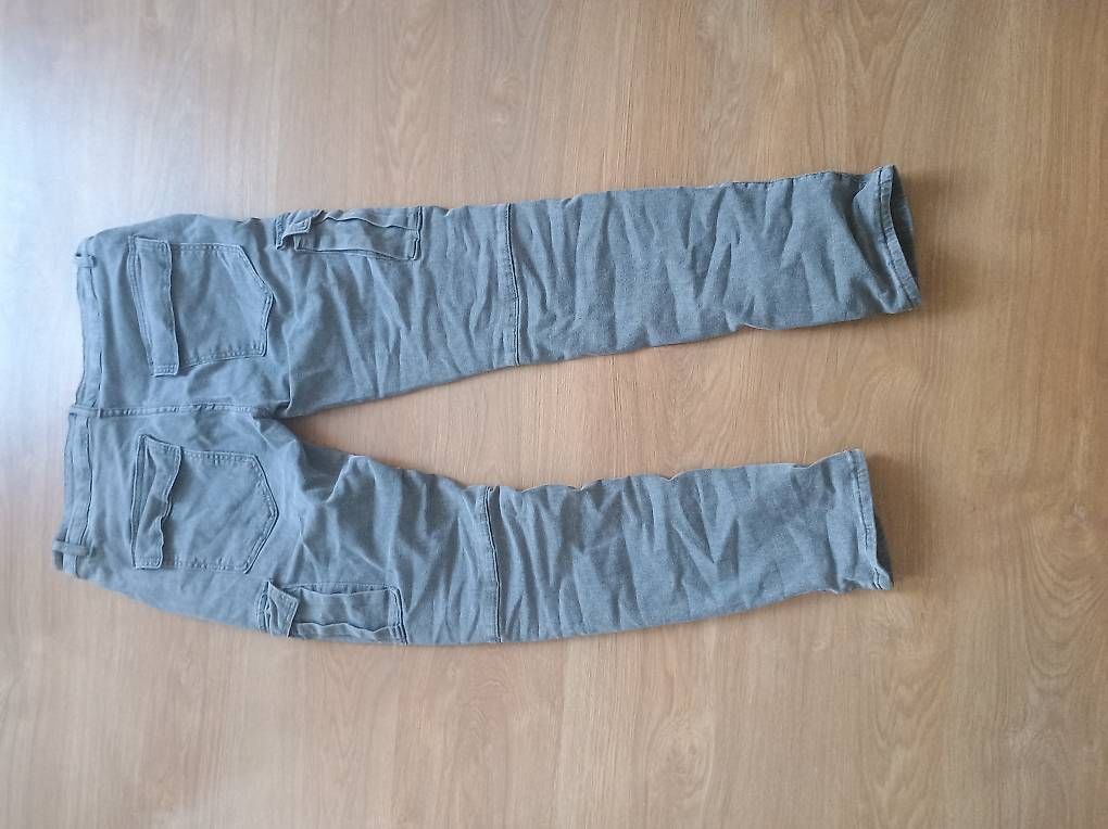 Jeans: Cargo jeans Grösse S – Usato da Huttwil venduto da Userabcde 1