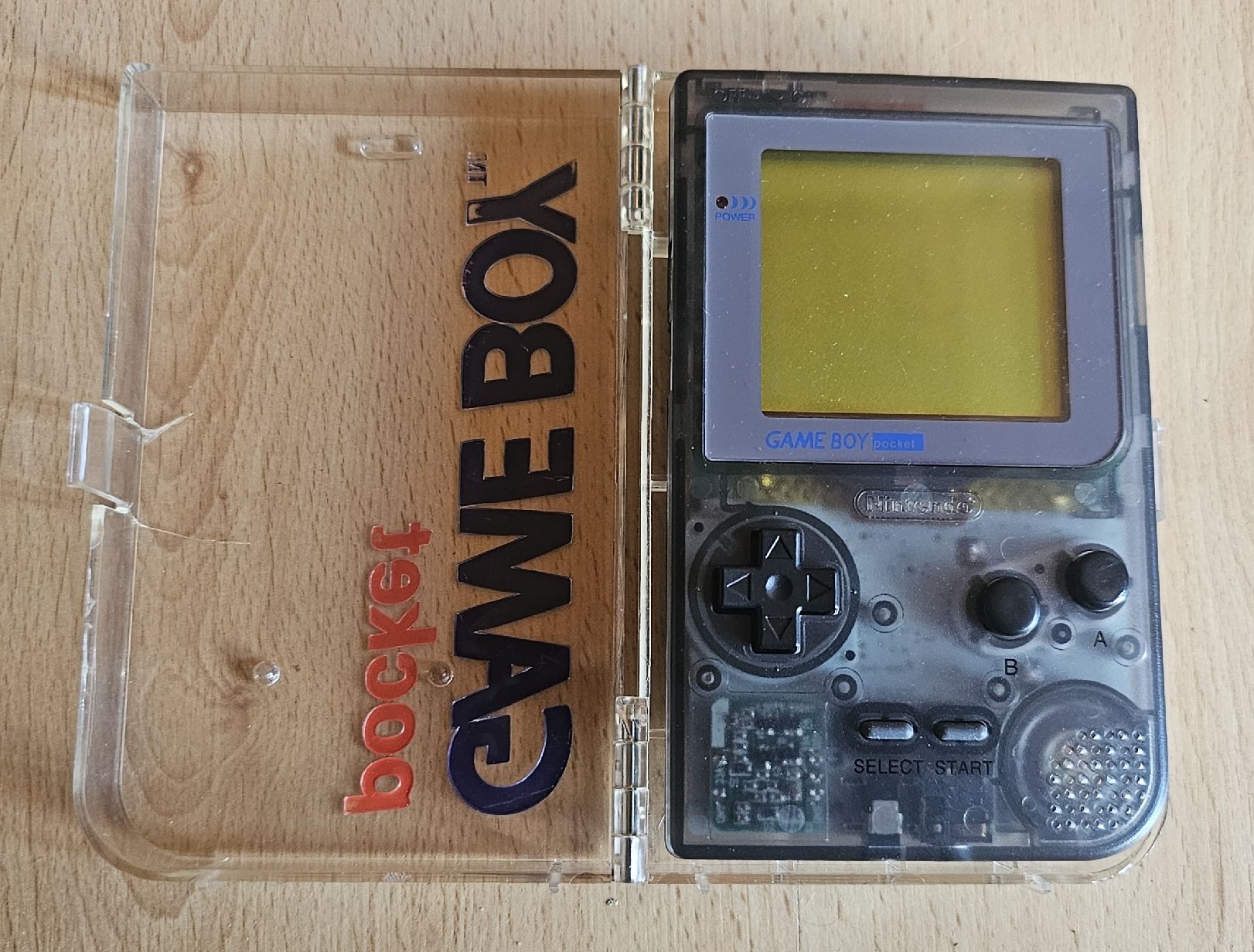 Nintendo Konsolen: Nintendo GAME BOY pocket im Clear-Case mit Games – Gebraucht aus Ochlenberg von on3x 1