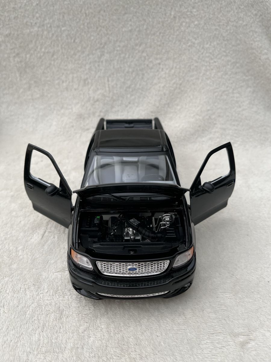 Ford Modellini d'auto: Ford 150 SVT – Nuovo e nell'imballaggio originale da Oberweningen venduto da mer_2yn9 2