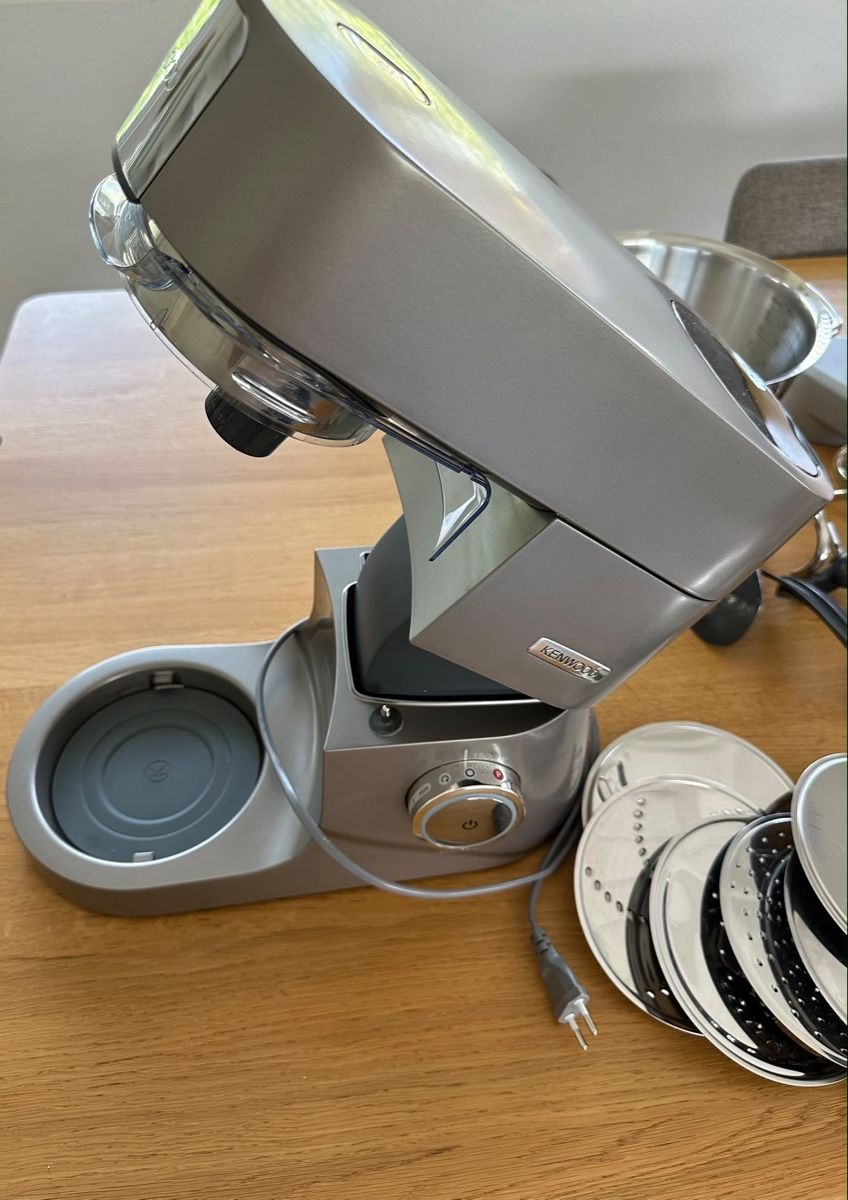 Kenwood Appareils de cuisine: Kenwood Chef titanium 1500 watt – D'occasion à Ausserberg par saria00