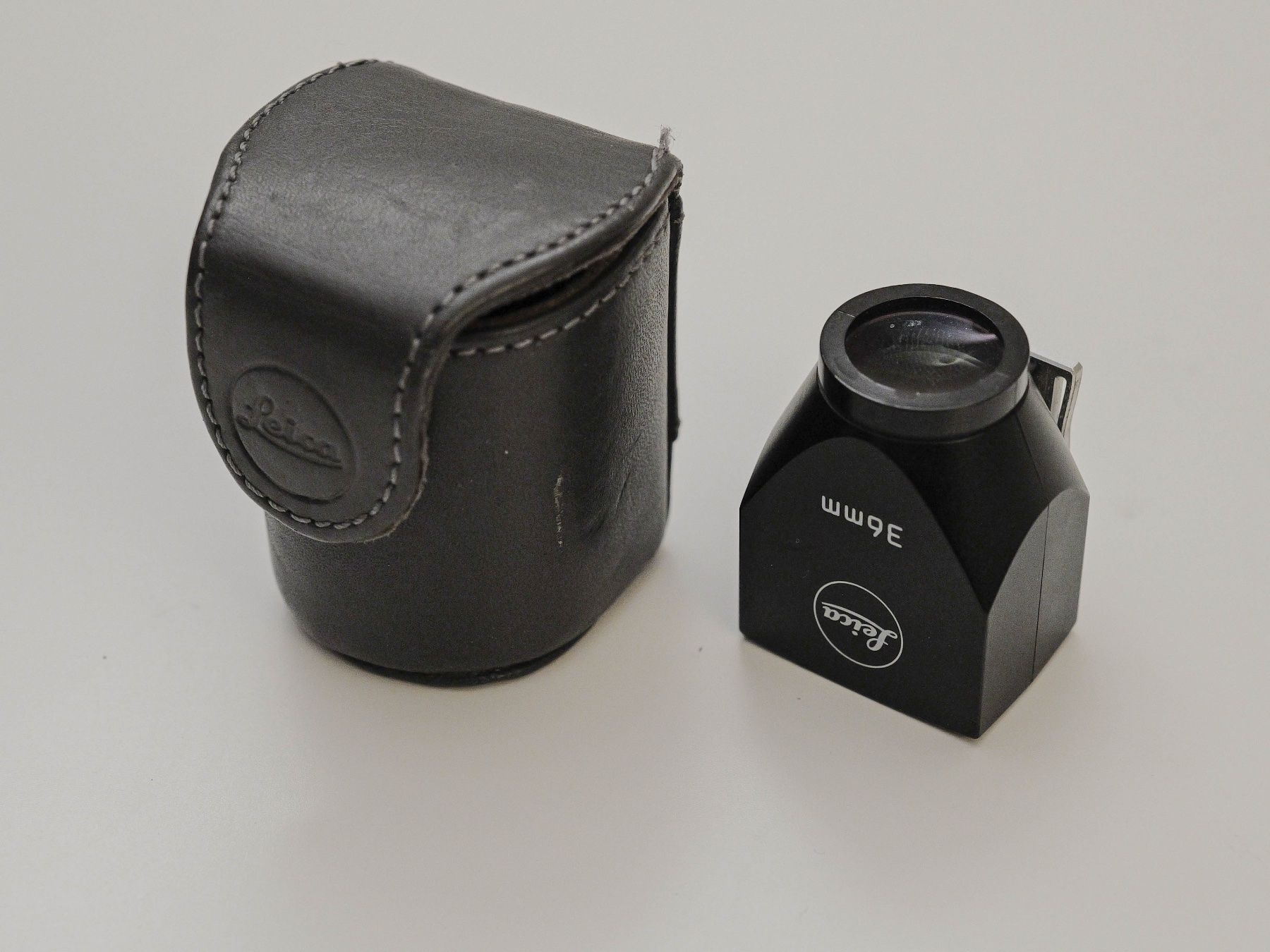 Leica Obiettivi: Leica Spiegelsucher Sucher 36mm mit Etui – Usato da Oeschgen venduto da misternein