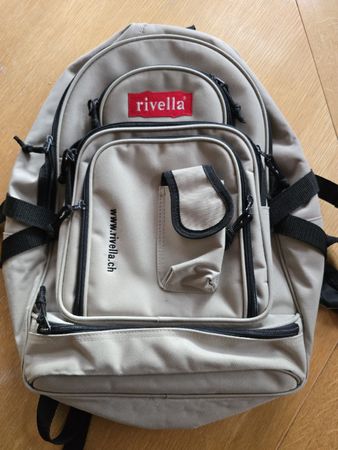 Rivella Rucksack beige mit 6 Fächern, gebraucht