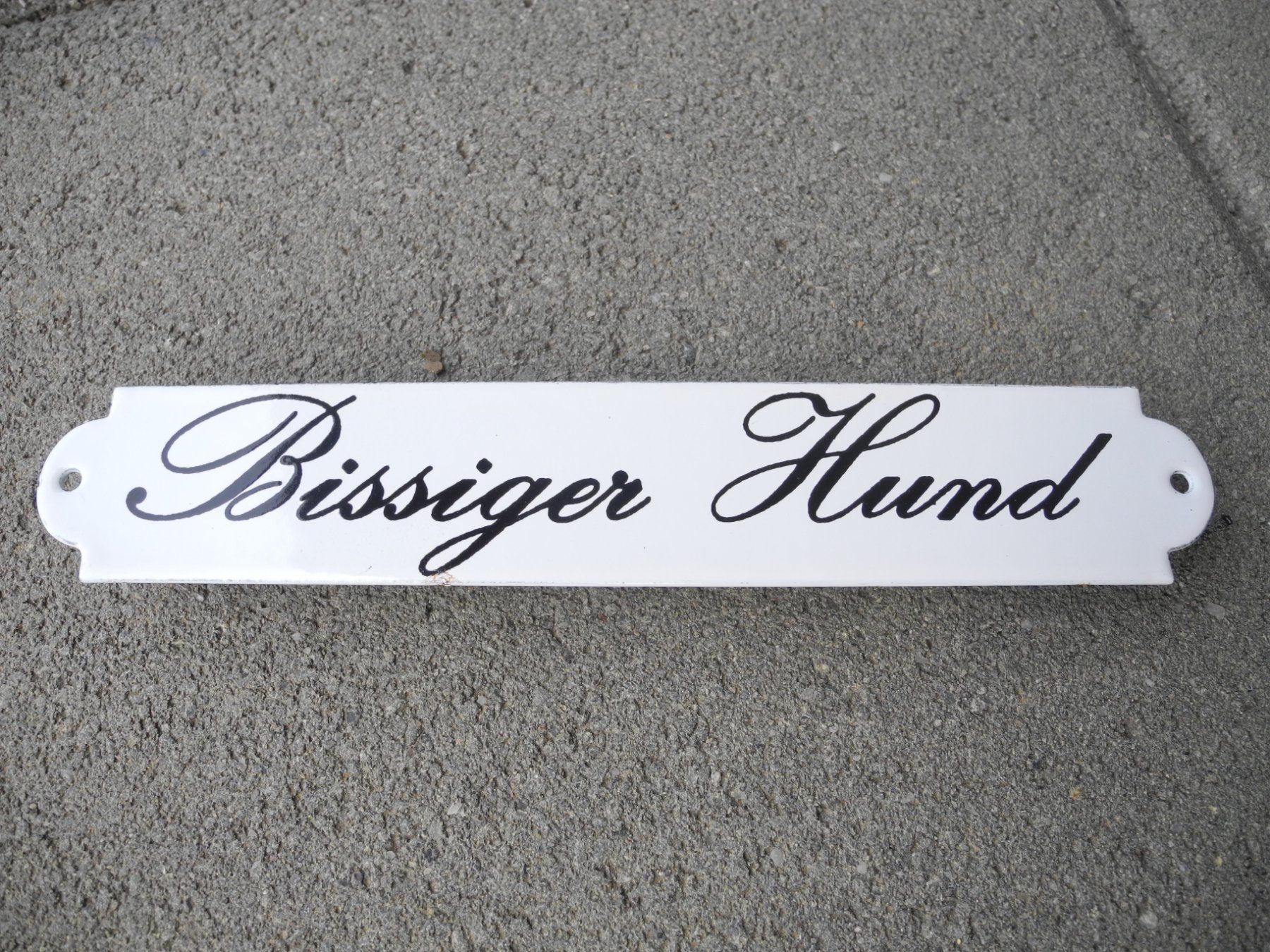 Insegne: BISSIGER HUND EMAIL – Usato da Reinach AG venduto da Huckleberrysix
