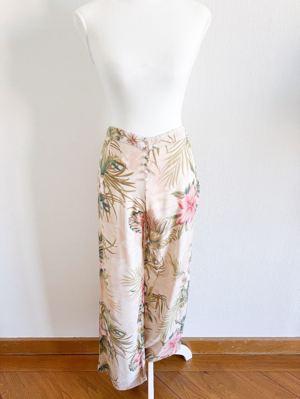 Pantaloni: Pantalon léger fleuri – Usato da Lausanne venduto da Greenbyaudrey 1