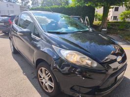 Ford Fiesta 1.25 mit Anhängerkupplung