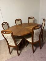 Massivholz Tisch mit 6 Stühlen, Nussbaum (Neupreis = 7000.-)