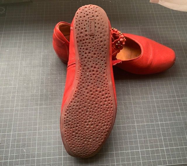 Think Damenschuhe: rote Leder-Damenschuhe von Think – Gebraucht aus Menzingen von MUNTERwegs 1