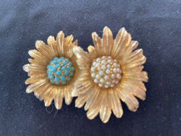 Schöne Vintage Brosche mit kleinen Perlen und  Türkisen?