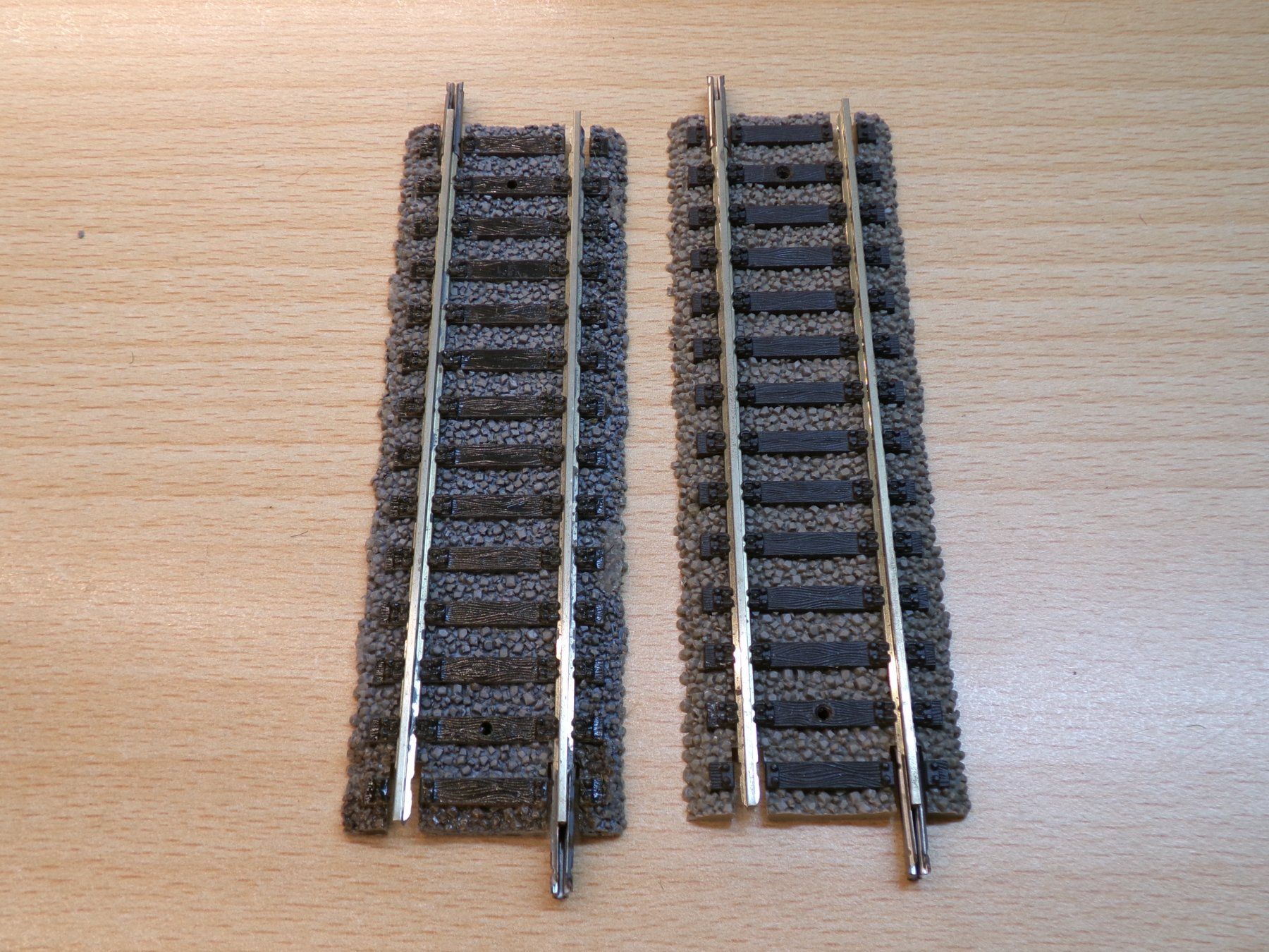Fleischmann Modellini di ferrovie: Fleischmann H0 Profigleis 2x6103 – Usato da Hombrechtikon venduto da Se9