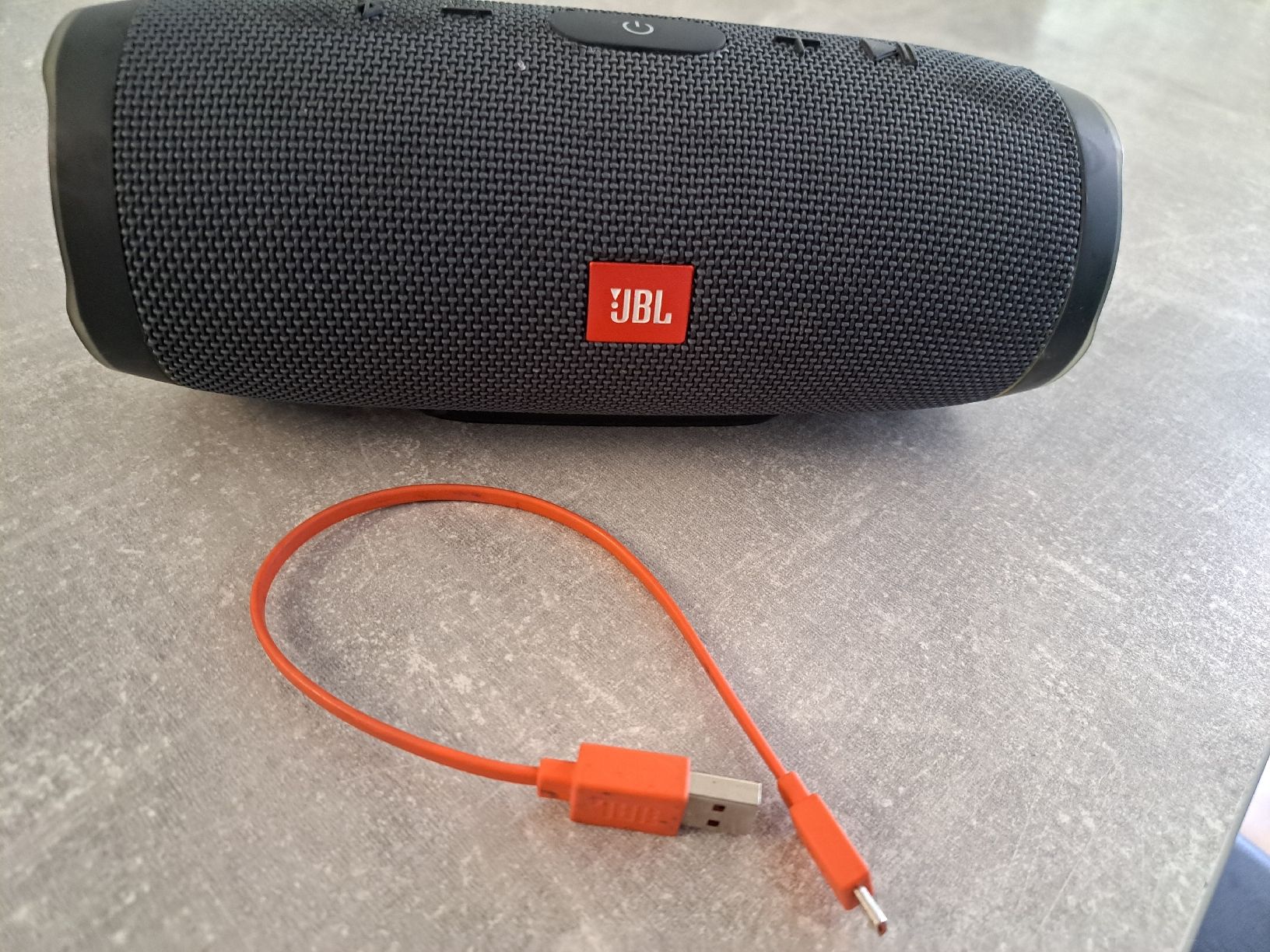 JBL Casse acustiche: JBL Charge Lautsprecher Grau mit Ladekabel gebraucht – Usato da Regensdorf venduto da GlamourRicardo 1