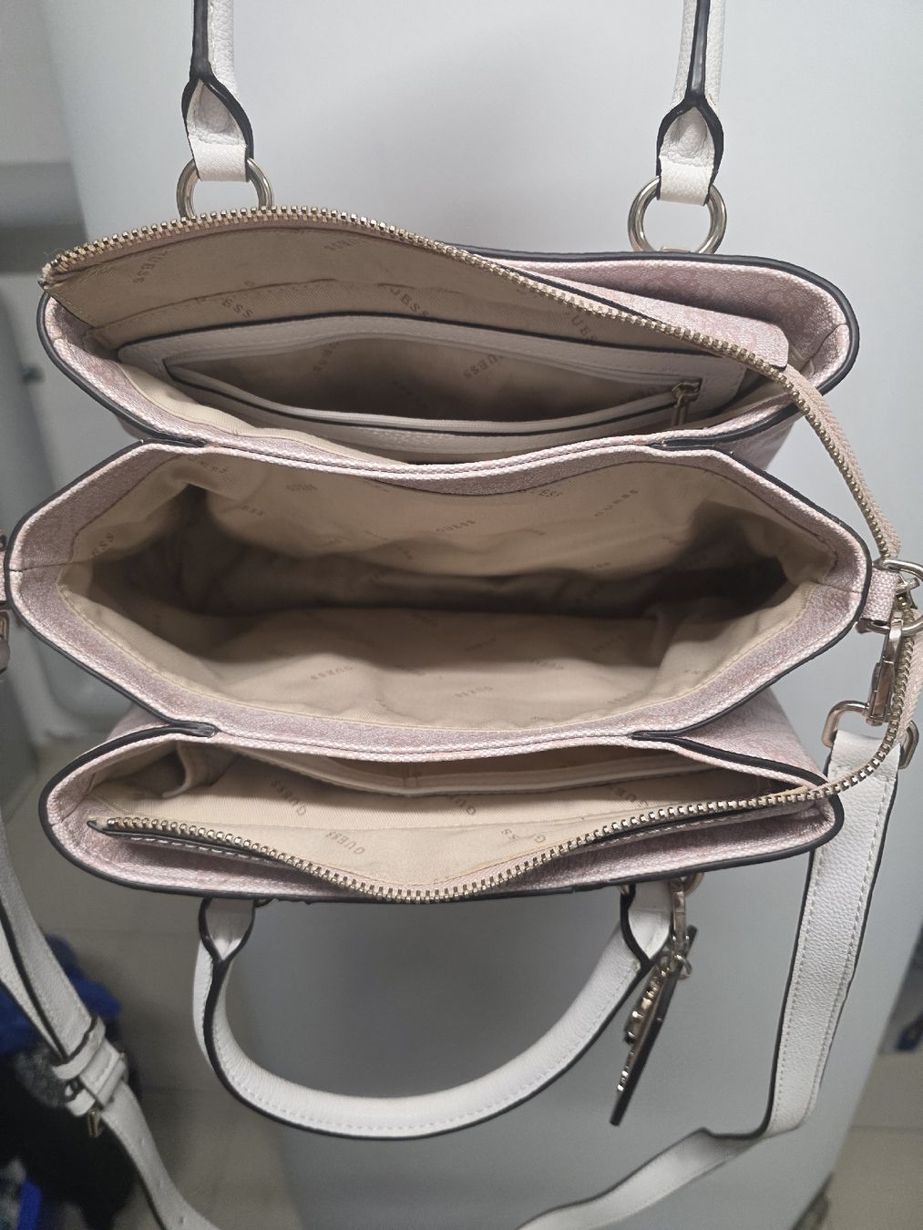 Guess Taschen für Damen: Guess Tasche Handtasche Umhängetasche  – Neu (gemäss Beschreibung) aus Berg TG von lisboa.sky 1