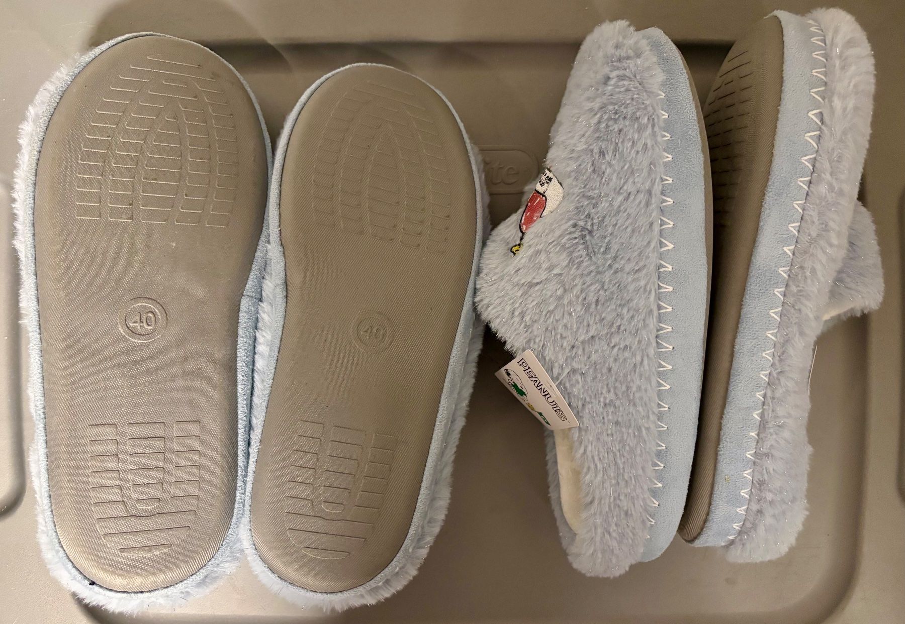 Scarpe da donna: 2x Hausschuhe, Gr. 40, NEU!!! – Usato da Einsiedeln venduto da sum_xm7z 1