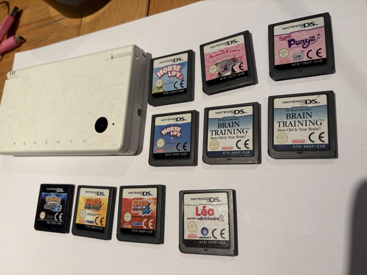 Nintendo Console: Nintendo DSi en édition limitée Pokémon Reshiram & Zekrom – Usato da Echallens venduto da JAR69 6