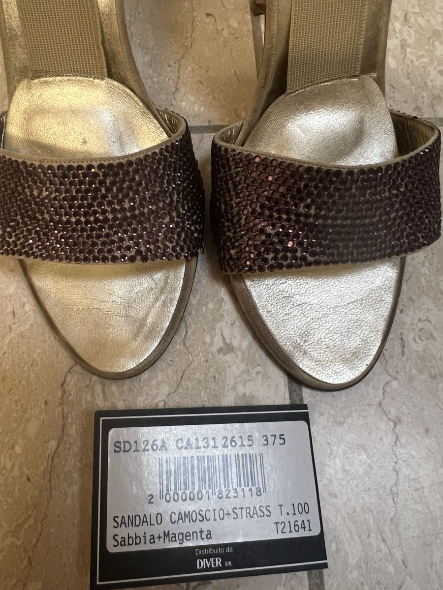Versace Scarpe da donna: Original-Versace-Sandalen Gr.37,5 – Usato da Bettwiesen venduto da vanessa032