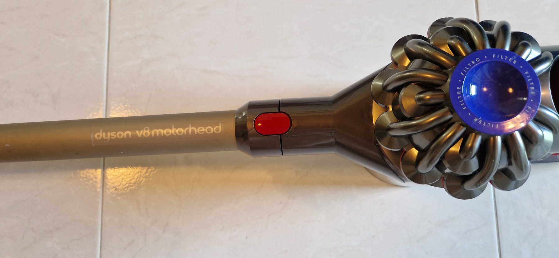 Dyson Staubsauger & Zubehör: Dyson V8 Staubsauger – Gebraucht aus Winterthur von Lila059 1