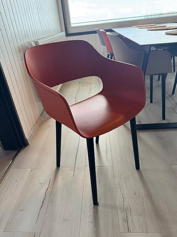 Ligne Roset Tables: Grande Table Ligne Roset - Modèle VILNA – D'occasion à Bullet par sop_dg7m 1