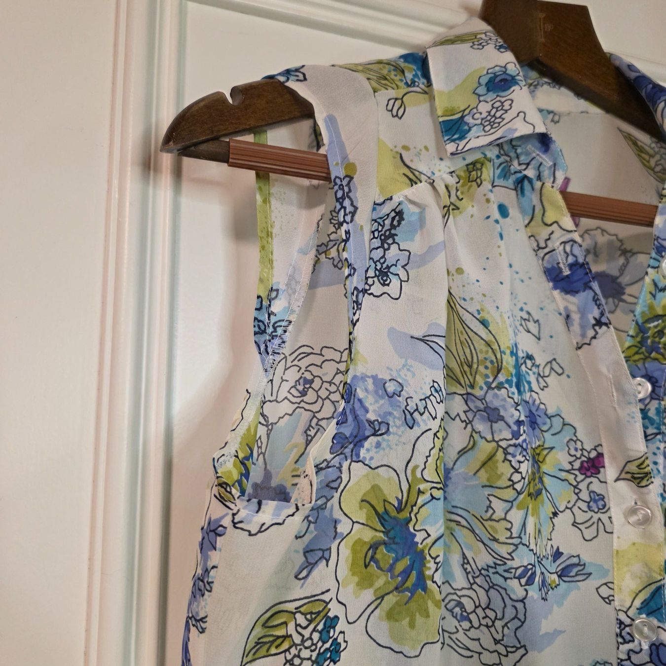 Camicette: Ärmellose Bluse mit Blumenmuster, asymmetrisch, M – Usato da Wald ZH venduto da CapLux 3
