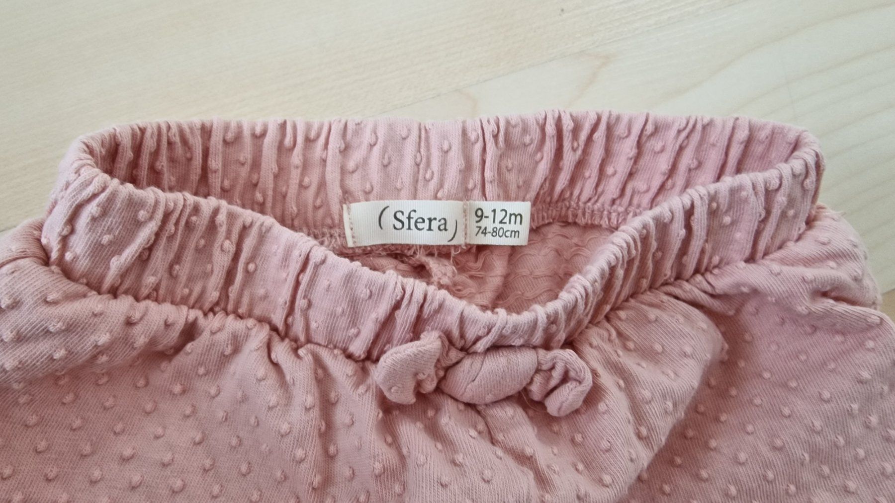 Pantaloni: Süsse kurze Hose gr74/80 Sfera – Usato da Winterthur venduto da Mmondeo 2