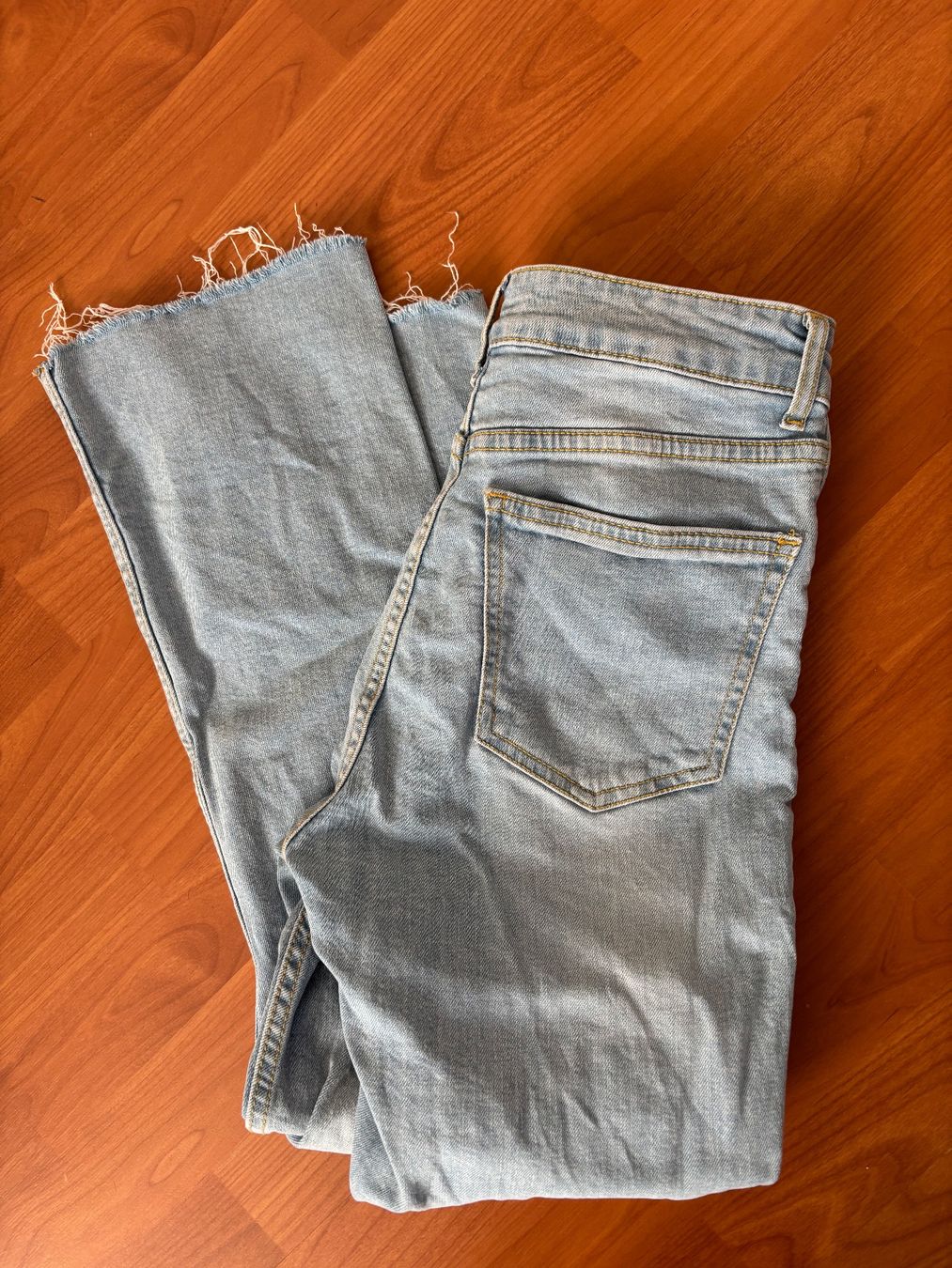 Jeans: Jeans Zebra 34 Flared cropped Hellblau – Usato da Balsthal venduto da Uroby 2