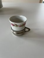 2 Vintage Porzellan Tassen mit Metalluntersetzer