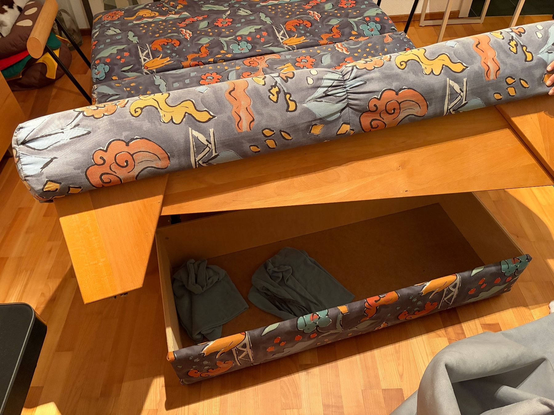 Lits: Bettsofa aus Stoff 140cm – D'occasion à Flims Dorf par SandyL01 3