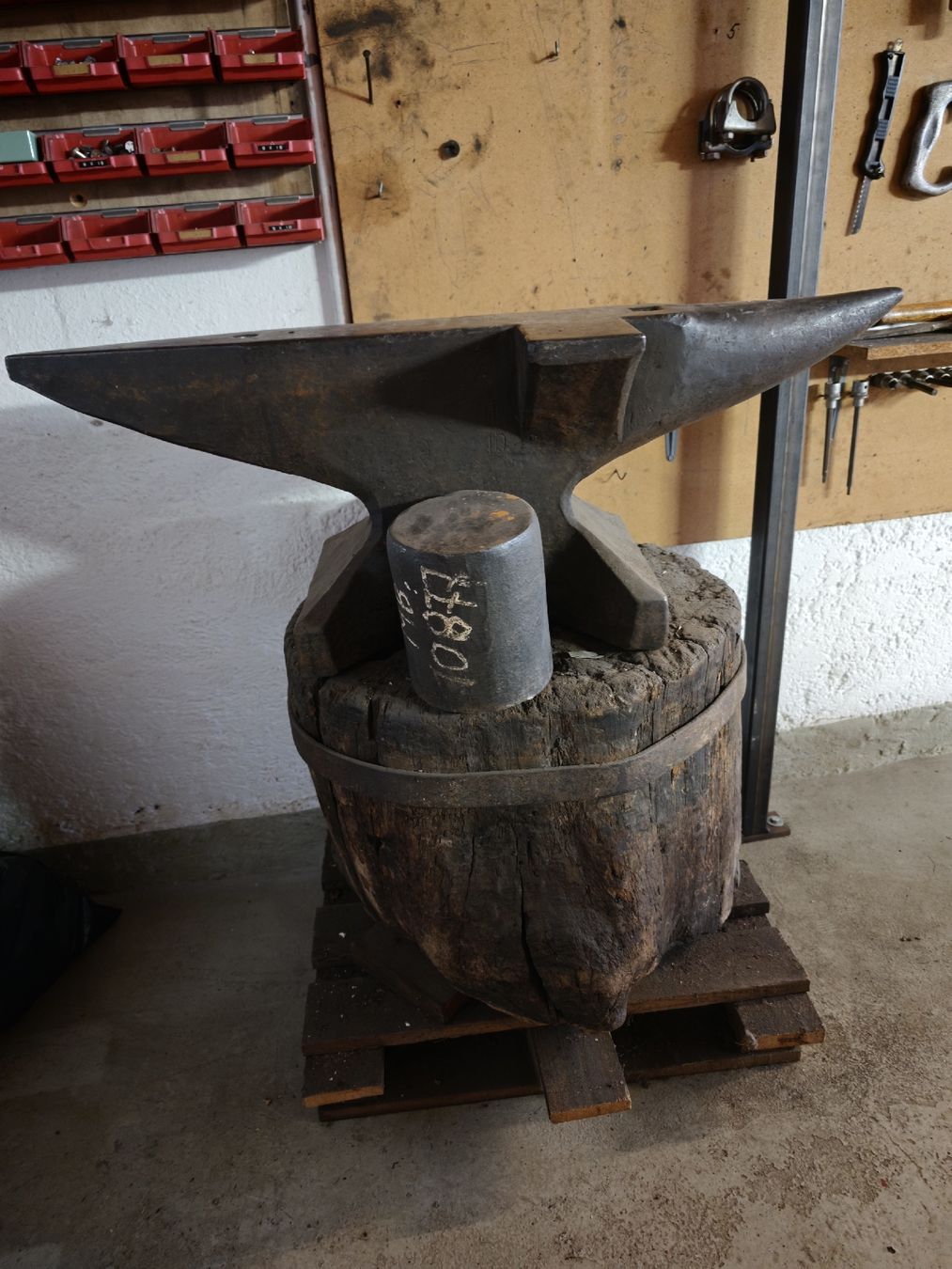 Outils anciens: Grosser Amboss – D'occasion à Auslikon par Fastro