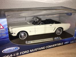 64 1/2 Ford Mustang Convertible 1/18