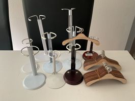 Lot Puppenständer und Puppen Kleiderbügel
