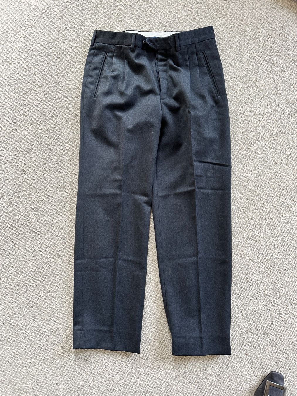 Pantaloni: Klasische graue Businesshose – Usato da Zürich venduto da Koska