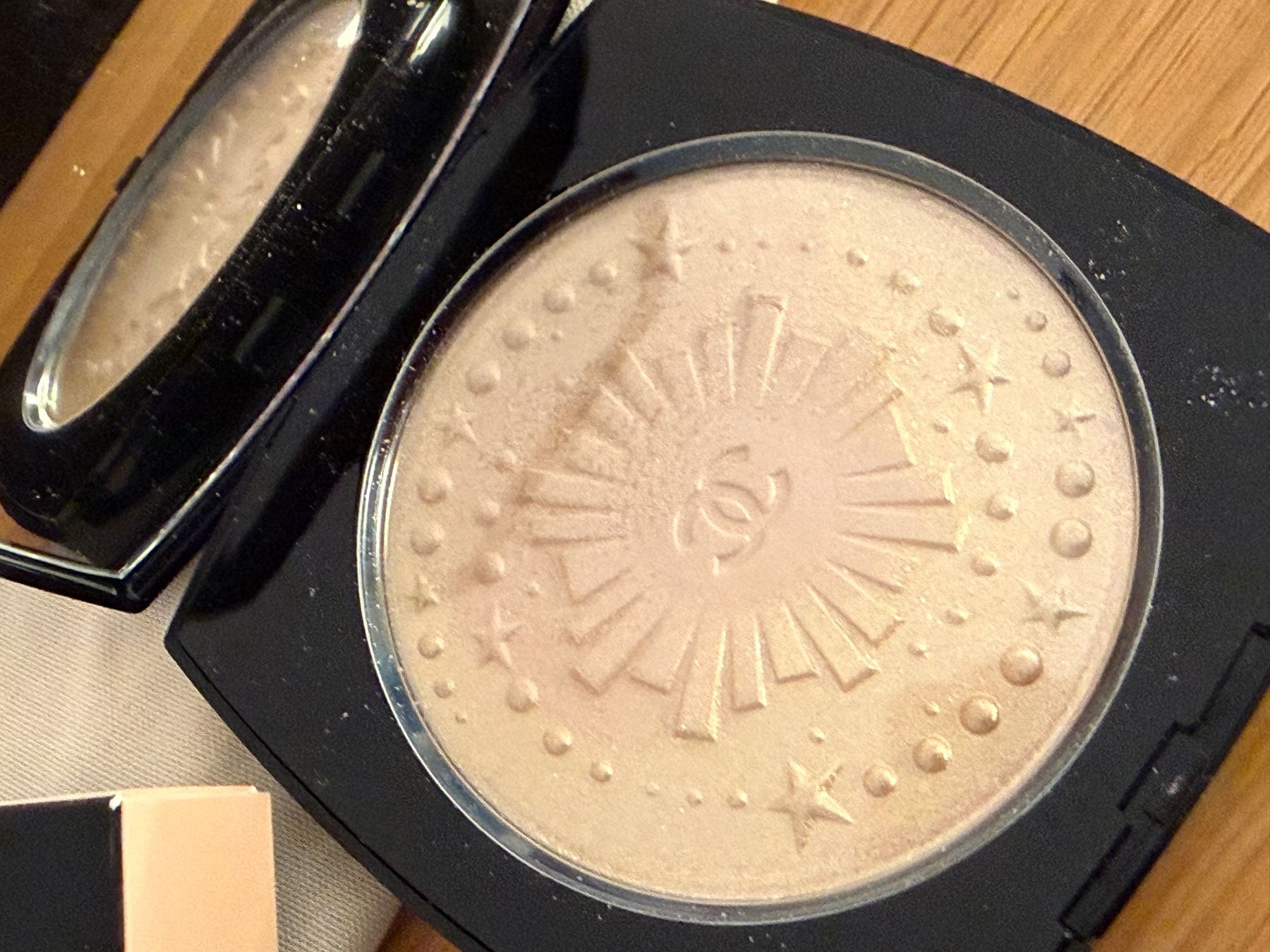 Chanel Make-up: Chanel Diamond Dust Illuminating Powder + Beauté Set / Luxus – Neu (gemäss Beschreibung) aus Basel von Rouge. 4