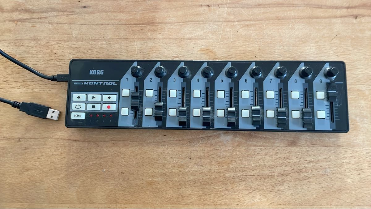 Korg Strumenti musicali: KORG KONTROL Controller mit 9 Fadern gebraucht – Usato da Zürich venduto da feuerstern