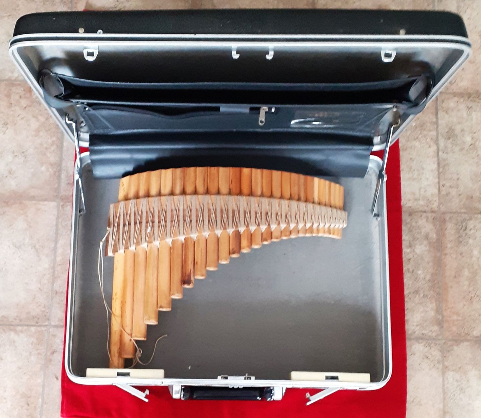 Strumenti musicali: Panflöte OCCORSO 25 Tubi SOL (G) + Valigia – Usato da Locarno venduto da Antonio41