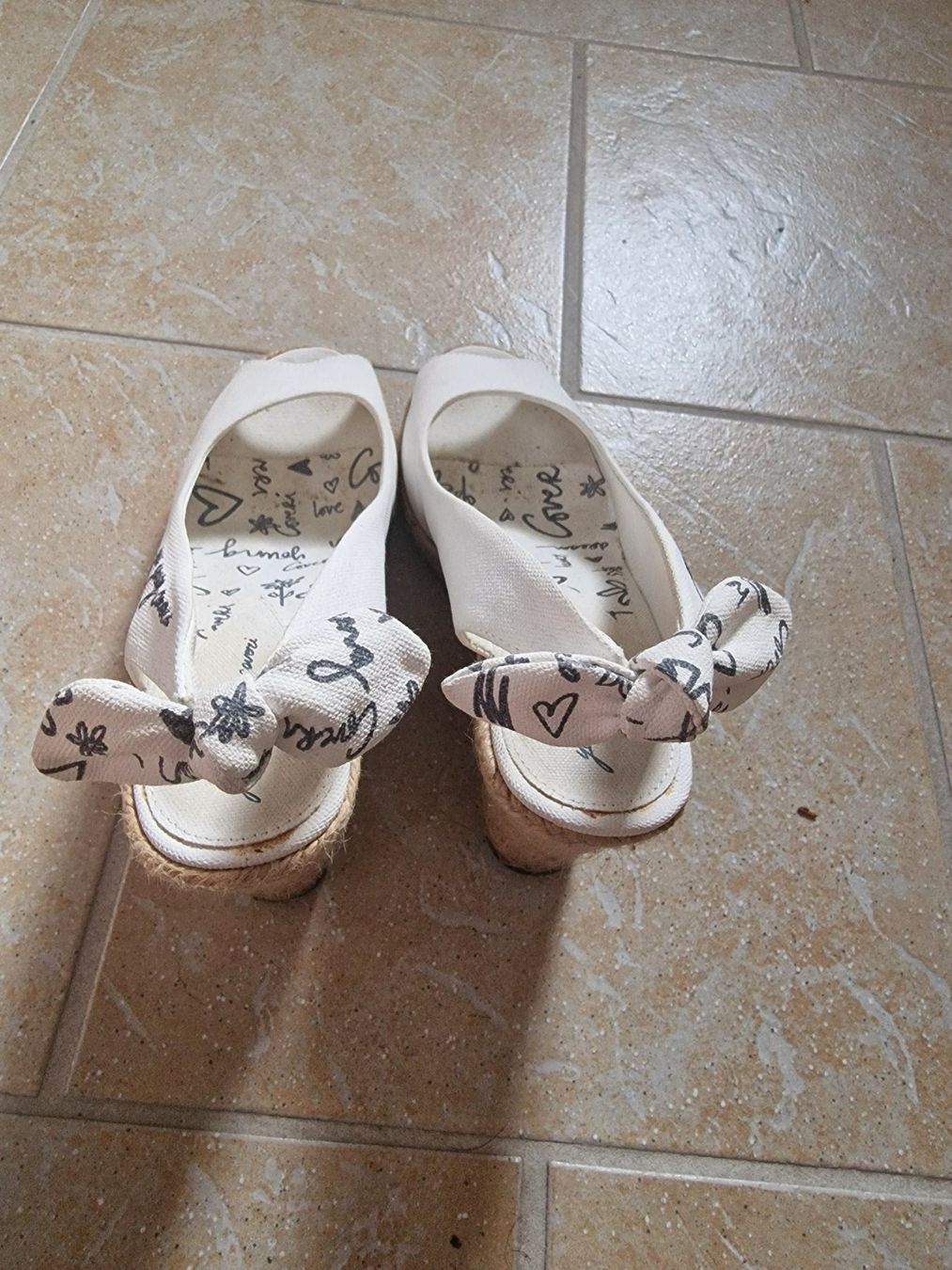 Scarpe da donna: Weiße Plateau Keil Sandalen – Usato da Zürich venduto da Abaton0 2