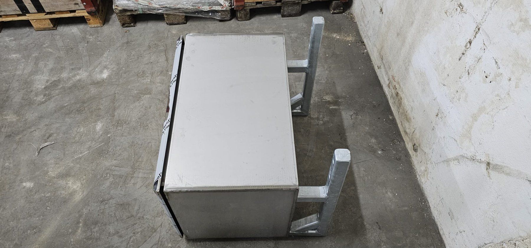 Altro in Decorazioni & Accessori: Staubox aus Innox mit Halterung – Nuovo (secondo la descrizione) da Berneck venduto da sflagberneck 1