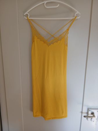 Unterkleid gelb mit Spitze Marke Even&Odd Groesse M