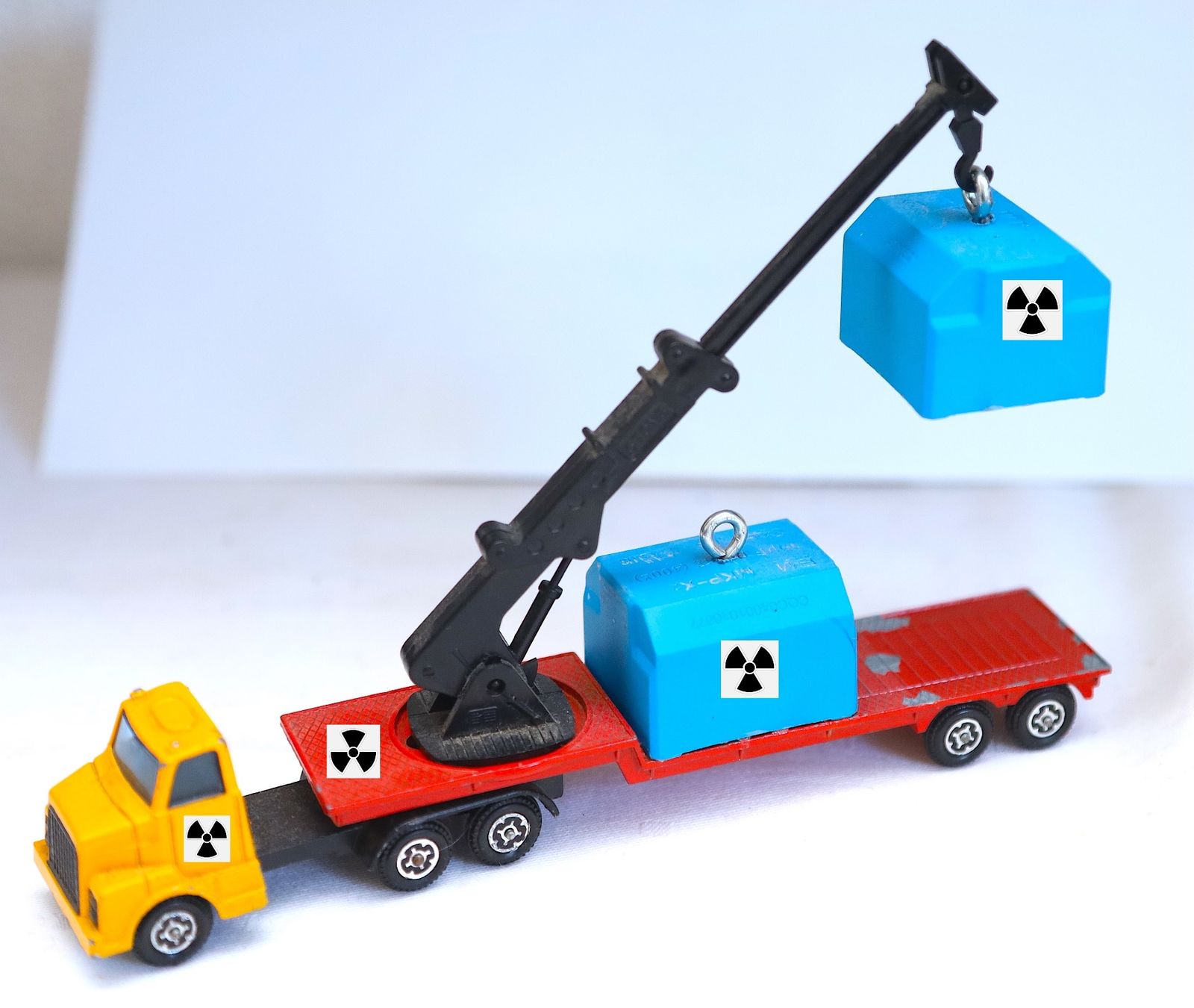 Matchbox Modellbausätze & Standmodelle: KENWORTH ZUGMASCHINE+KRANENAUFLEGER+2 ATOMContainer 1:87 – Gebraucht aus Ipsach von Merlux 5