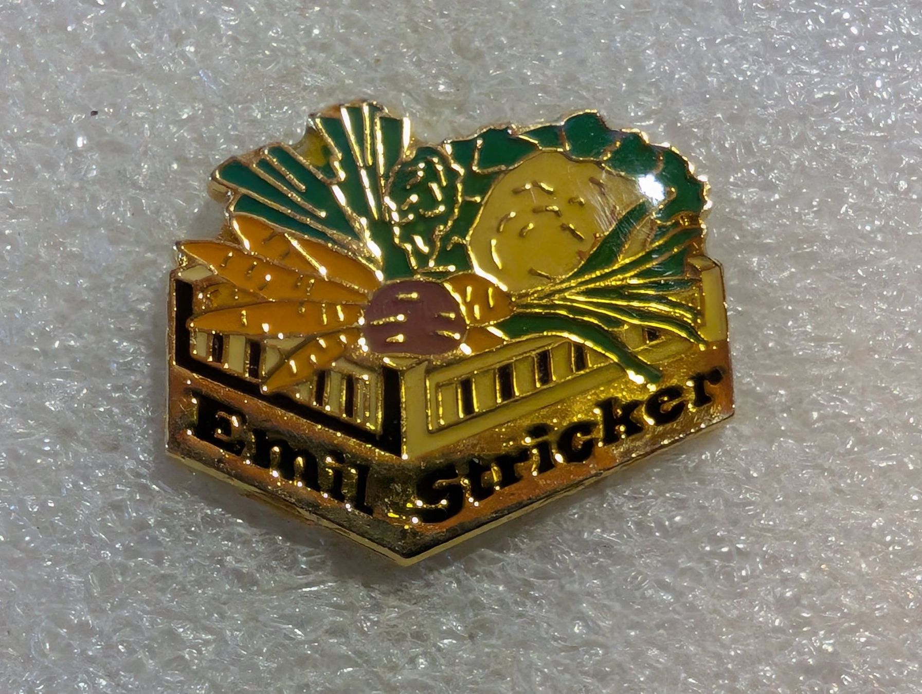 Placchette & Badge: Ansteckpin 228: Emil Stricker – Usato da Oppligen venduto da Pin-Fall-Shop